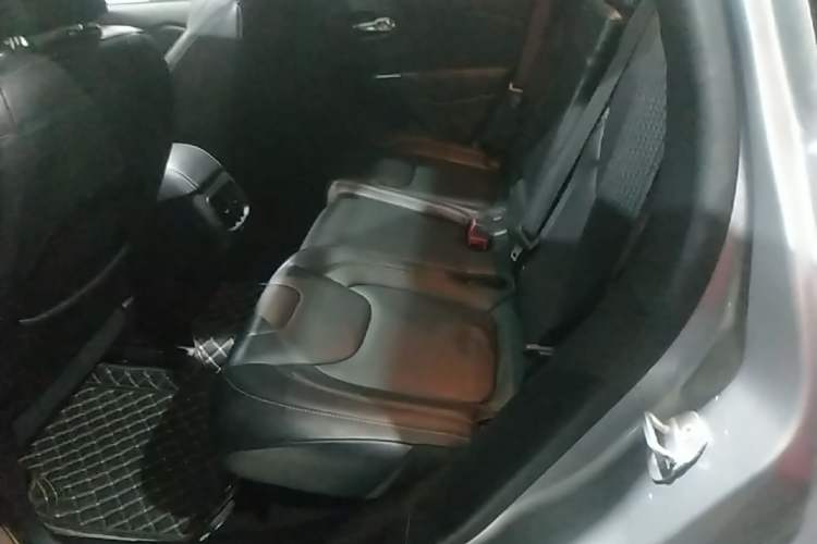 Used Jeep Cherokee 2014 2.4L Luxury Edition Left Rear Seat