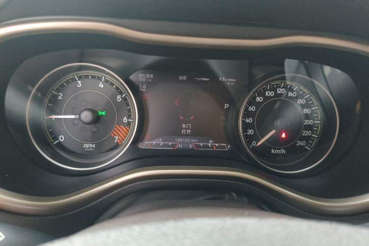 Used Jeep Cherokee 2014 2.4L High-Performance Version Odometer Close Up