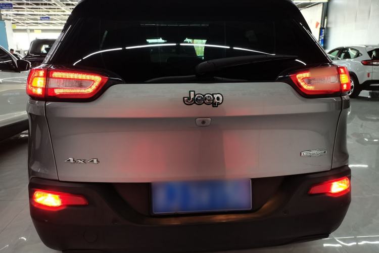 Used Jeep Cherokee 2014 2.4L Luxury Edition Rear