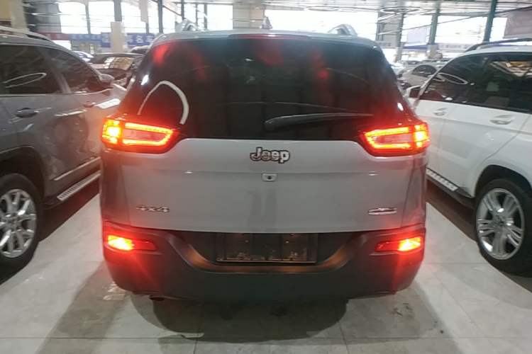 Used Jeep Cherokee 2014 2.4L Luxury Edition Rear