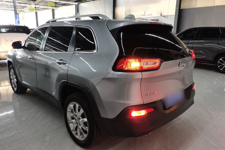 Used Jeep Cherokee 2014 2.4L Luxury Edition Rear Left 45 Deg