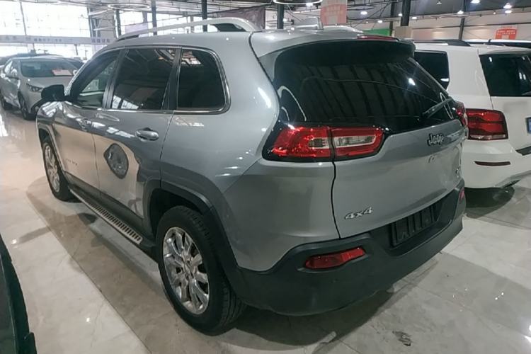 Used Jeep Cherokee 2014 2.4L Luxury Edition Rear Left 45 Deg