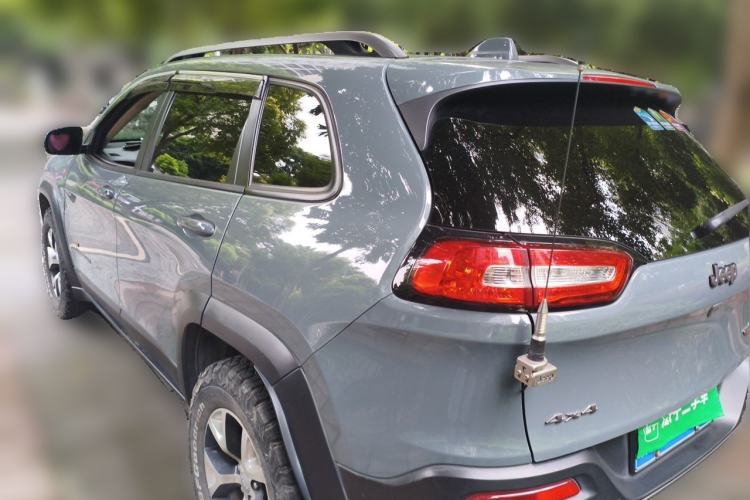 Used Jeep Cherokee 2014 2.4L High-Performance Version Rear Left 45 Deg