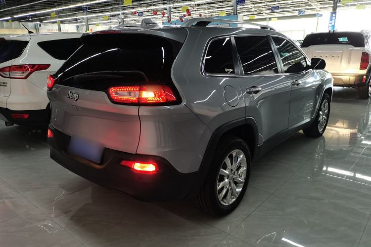 Used Jeep Cherokee 2014 2.4L Luxury Edition Rear Right 45 Deg
