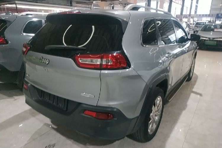 Used Jeep Cherokee 2014 2.4L Luxury Edition Rear Right 45 Deg