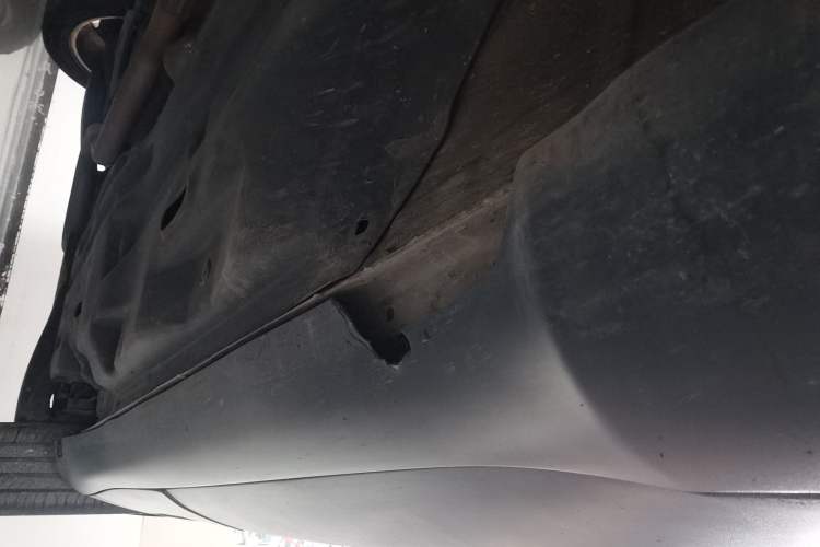 Used Jeep Cherokee 2014 2.4L Luxury Edition Right Side Sill