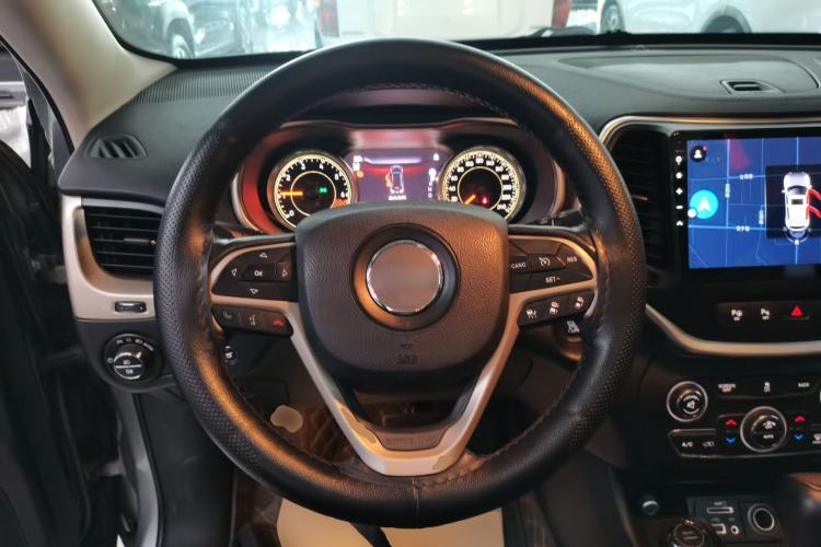Used Jeep Cherokee 2014 2.4L Luxury Edition Steering Wheel