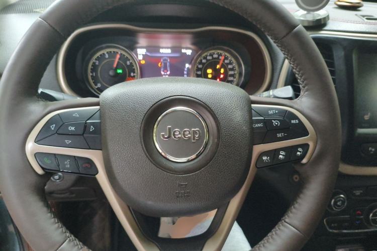 Used Jeep Cherokee 2014 2.4L High-Performance Version Steering Wheel