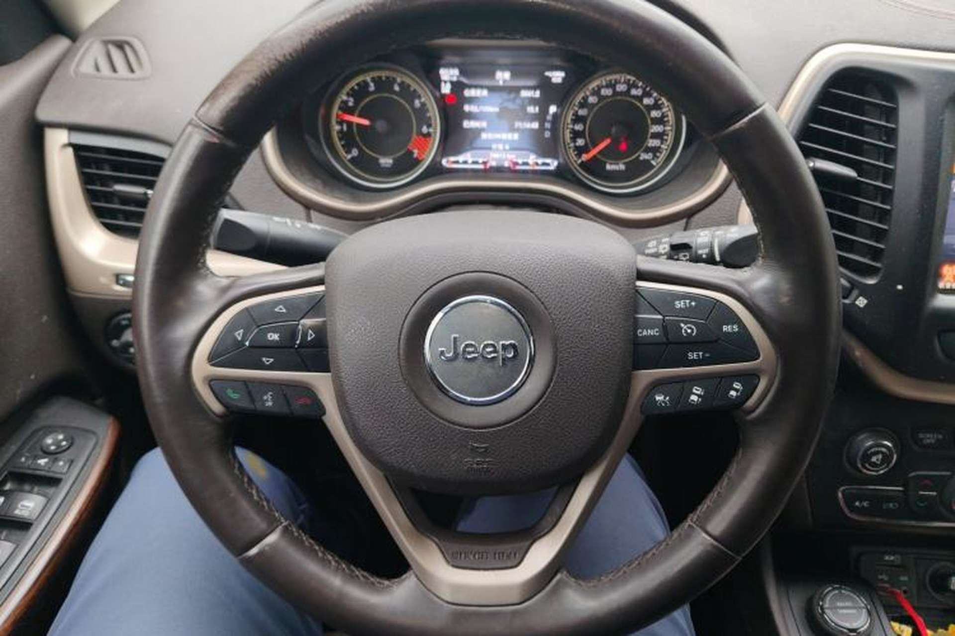 Used Jeep Cherokee 2014 2.4L Luxury Edition Steering Wheel