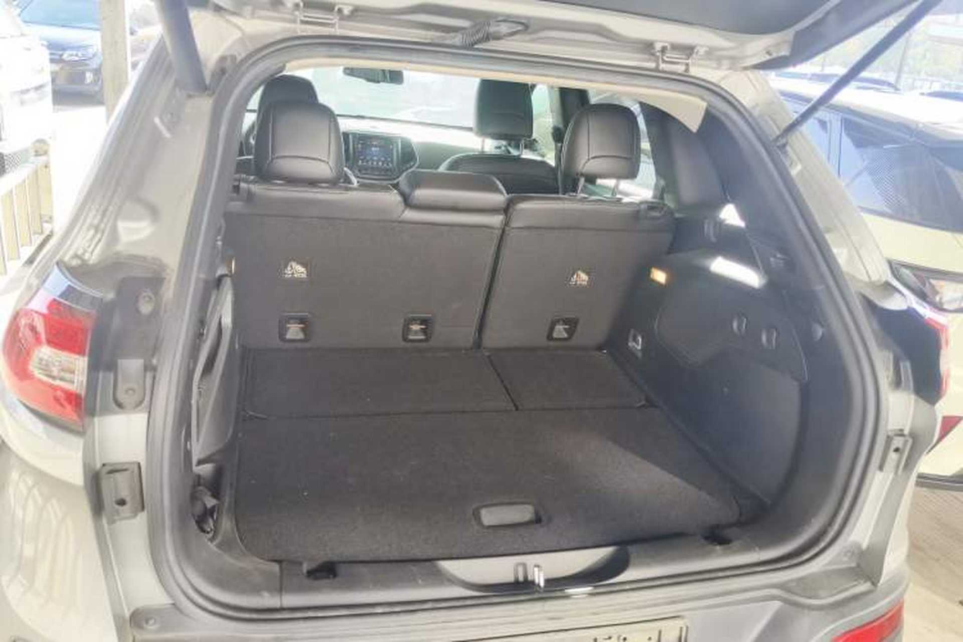 Used Jeep Cherokee 2014 2.4L Luxury Edition Trunk