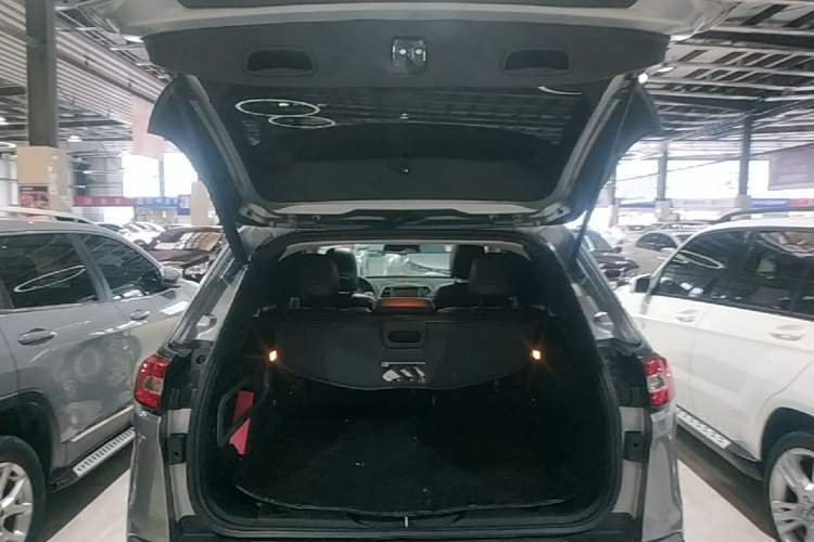 Used Jeep Cherokee 2014 2.4L Luxury Edition Trunk