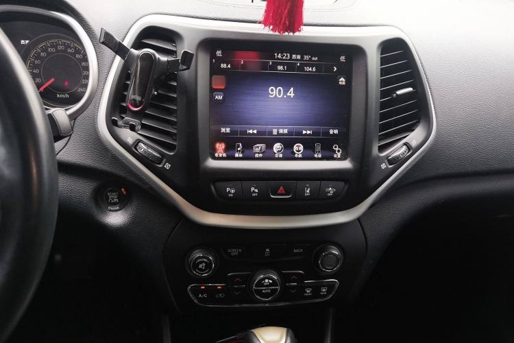 Used Jeep Cherokee 2014 2.4L Elite Edition Audio And AC Panel