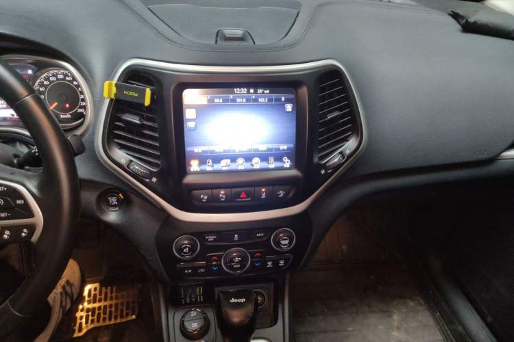 Used Jeep Cherokee 2014 2.4L Elite Edition Audio And AC Panel