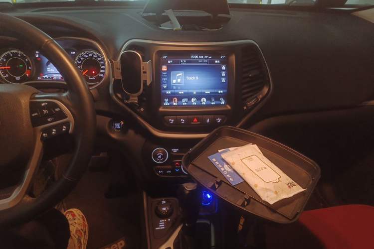 Used Jeep Cherokee 2014 2.4L Elite Edition Audio And AC Panel