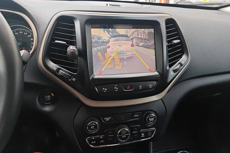 Used Jeep Cherokee 2014 2.4L Luxury Edition Audio And AC Panel