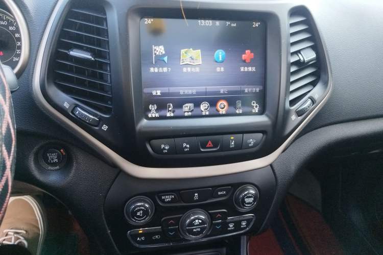 Used Jeep Cherokee 2014 2.4L Luxury Edition Audio And AC Panel