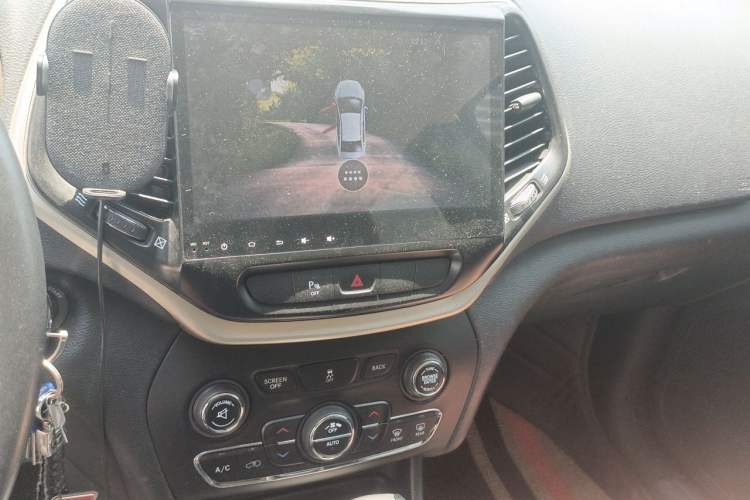 Used Jeep Cherokee 2014 2.4L Urban Edition Audio And AC Panel
