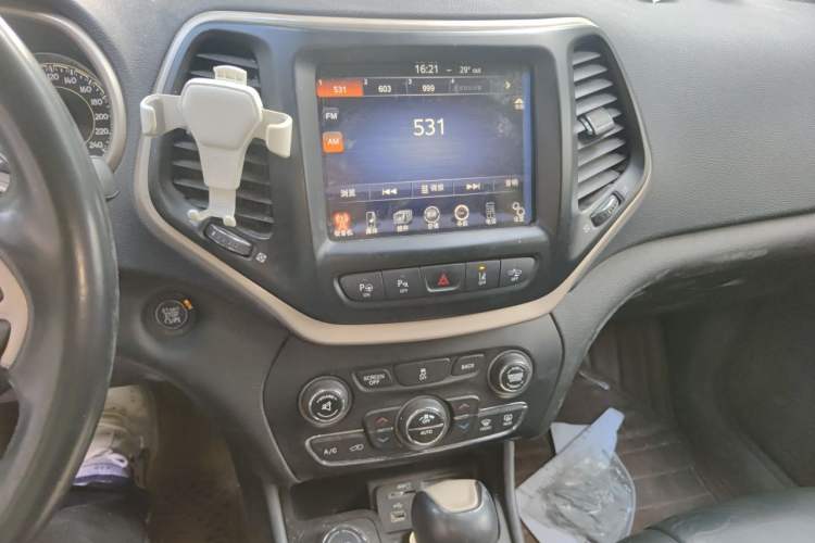 Used Jeep Cherokee 2014 2.4L Luxury Edition Audio And AC Panel