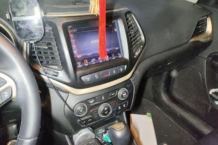 Used Jeep Cherokee 2014 2.4L Luxury Edition Audio And AC Panel