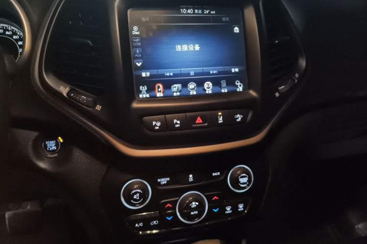 Used Jeep Cherokee 2014 2.4L Luxury Edition Audio And AC Panel