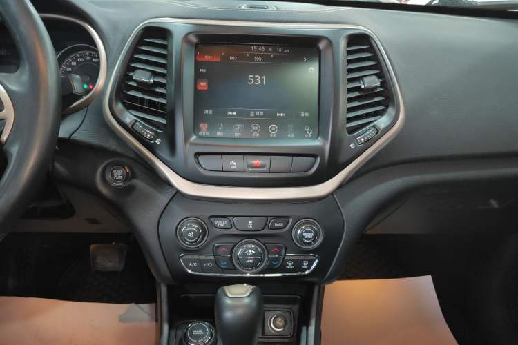 Used Jeep Cherokee 2014 2.4L Luxury Edition Audio And AC Panel