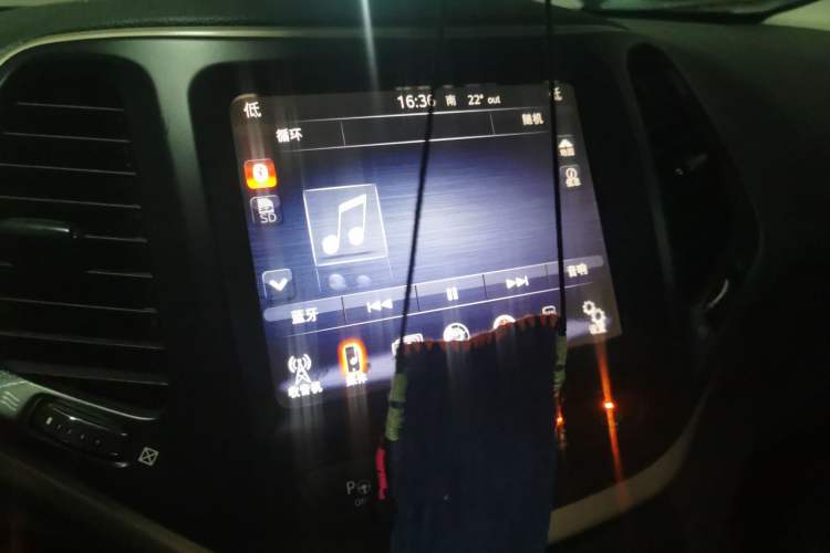 Used Jeep Cherokee 2014 2.4L Luxury Edition Audio And AC Panel