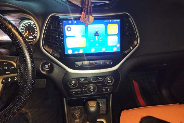 Used Jeep Cherokee 2014 2.4L Luxury Edition Audio And AC Panel
