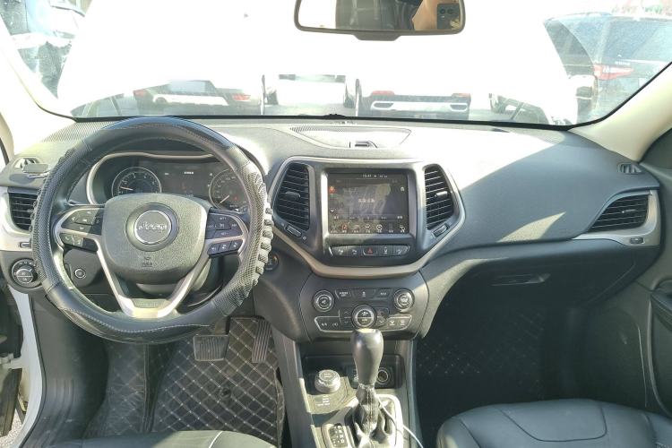 Used Jeep Cherokee 2014 2.4L Luxury Edition Center Console