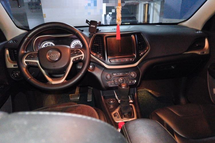 Used Jeep Cherokee 2014 2.4L Luxury Edition Center Console