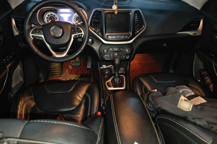 Used Jeep Cherokee 2014 2.4L Luxury Edition Center Console