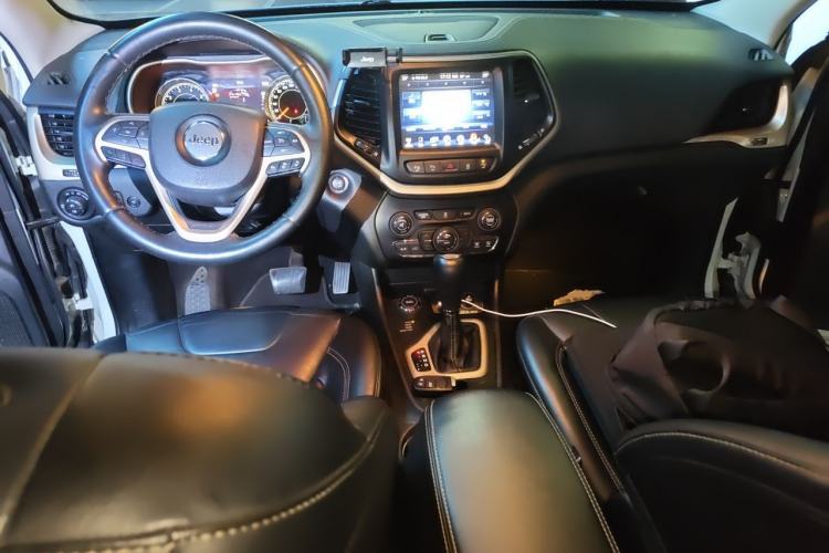 Used Jeep Cherokee 2014 2.4L Luxury Edition Center Console