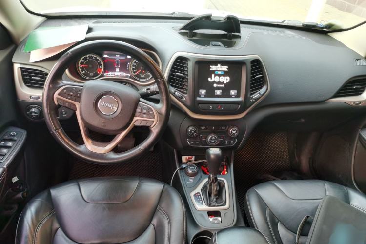 Used Jeep Cherokee 2014 2.4L Luxury Edition Center Console