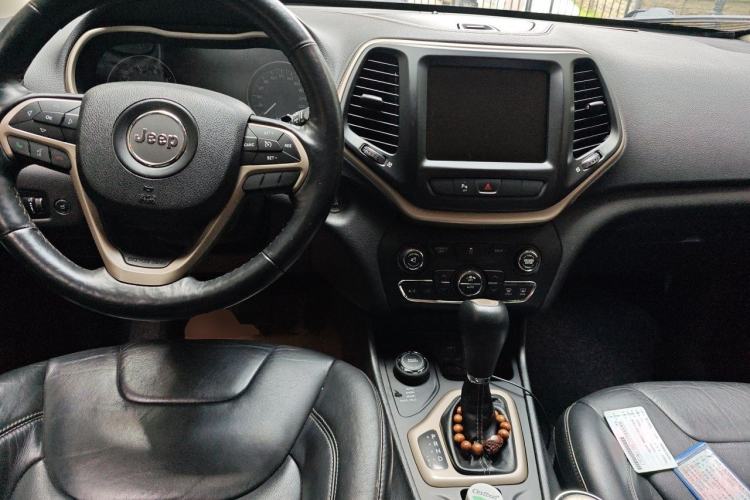 Used Jeep Cherokee 2014 2.4L Luxury Edition Center Console
