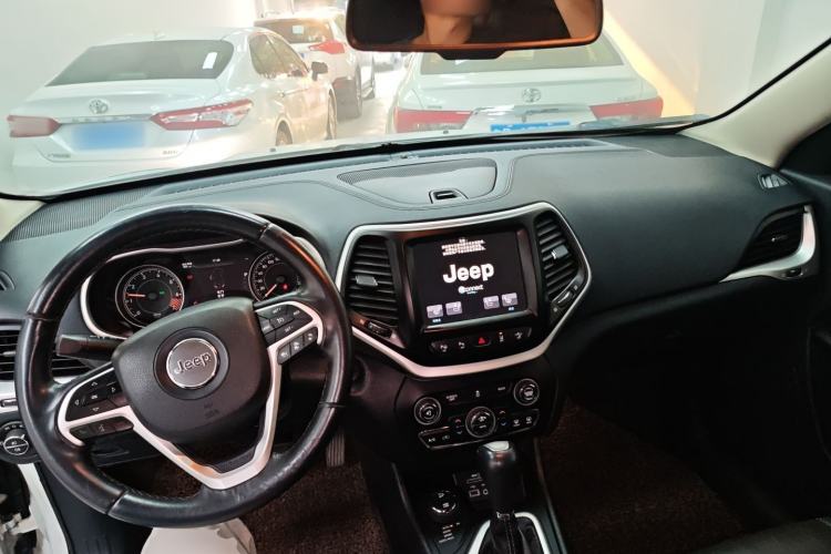Used Jeep Cherokee 2014 2.4L Elite Edition Center Console