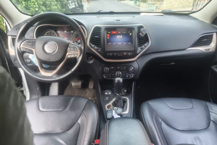 Used Jeep Cherokee 2014 2.4L Luxury Edition Center Console