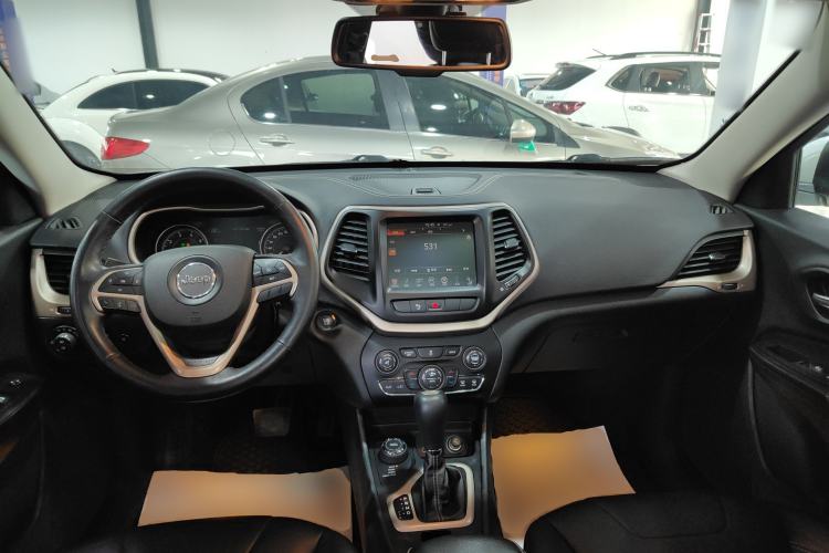 Used Jeep Cherokee 2014 2.4L Luxury Edition Center Console