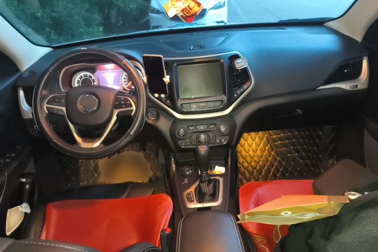 Used Jeep Cherokee 2014 2.4L Urban Edition Center Console