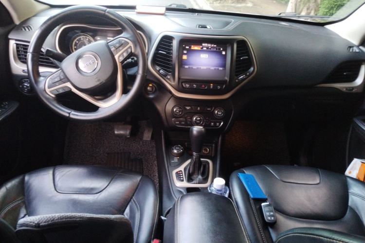 Used Jeep Cherokee 2014 2.4L Luxury Edition Center Console