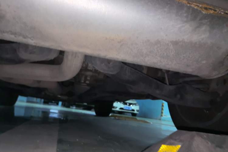 Used Jeep Cherokee 2014 2.4L Luxury Edition Chassis Rear