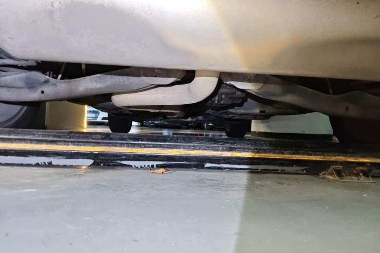 Used Jeep Cherokee 2014 2.4L Luxury Edition Chassis Rear
