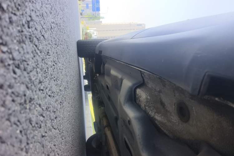 Used Jeep Cherokee 2014 2.4L Luxury Edition Chassis Rear Left