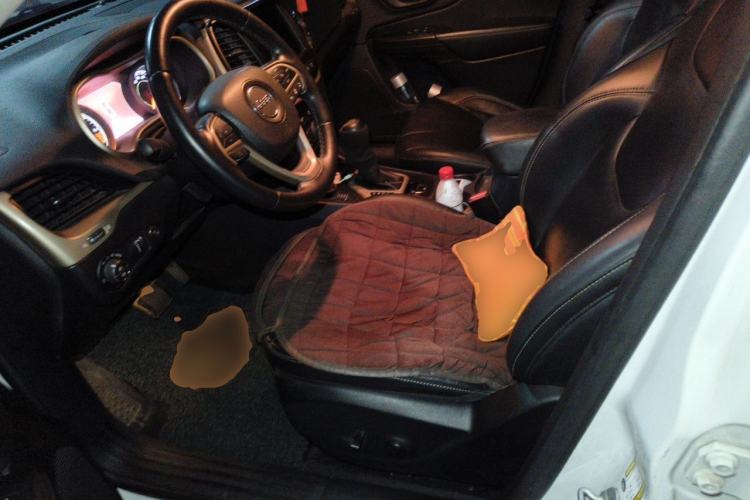 Used Jeep Cherokee 2014 2.4L Luxury Edition Driver Seat