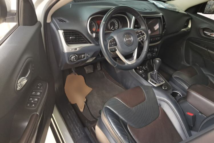 Used Jeep Cherokee 2014 2.4L Elite Edition Driver Seat