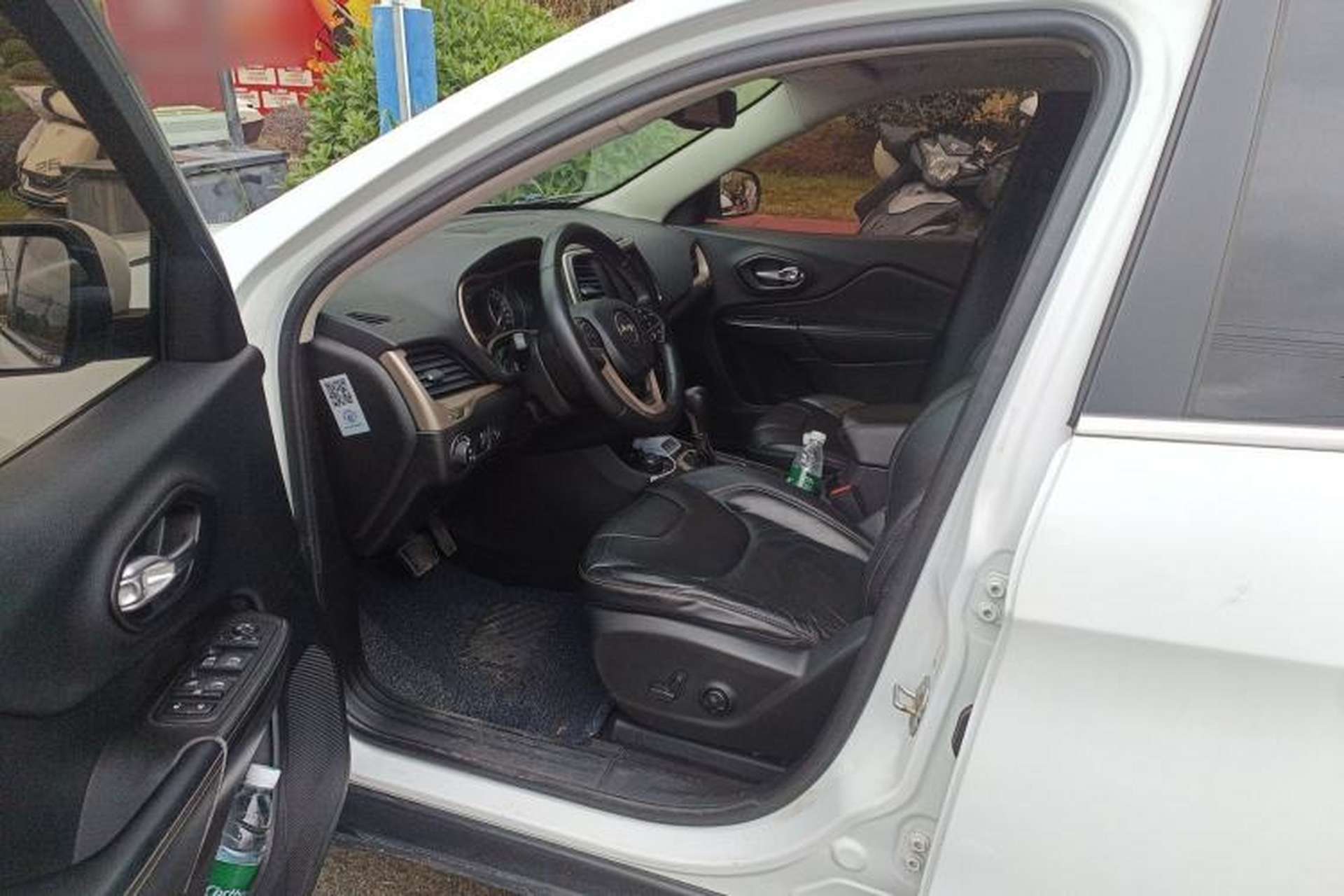 Used Jeep Cherokee 2014 2.4L Luxury Edition Driver Seat