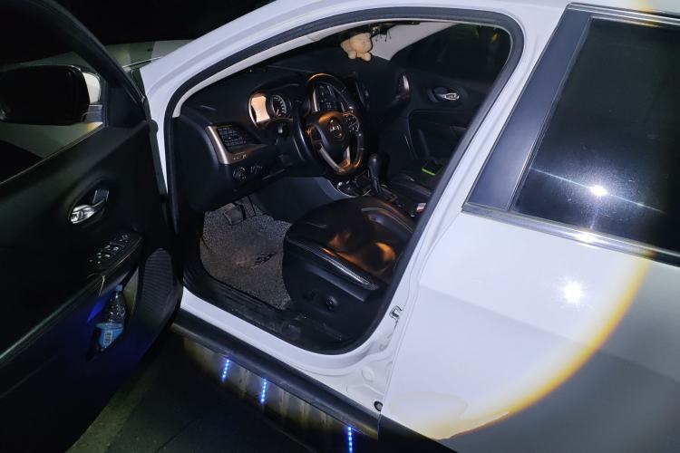 Used Jeep Cherokee 2014 2.4L Luxury Edition Driver Seat