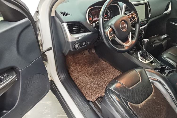 Used Jeep Cherokee 2014 2.4L Elite Edition Driver Seat