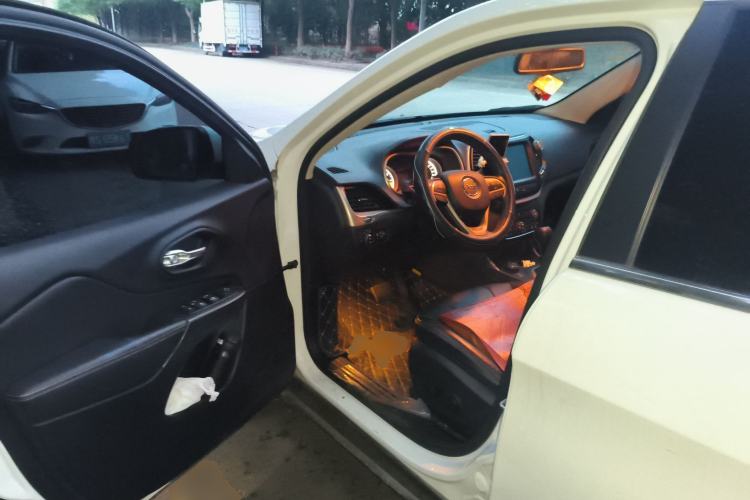 Used Jeep Cherokee 2014 2.4L Urban Edition Driver Seat