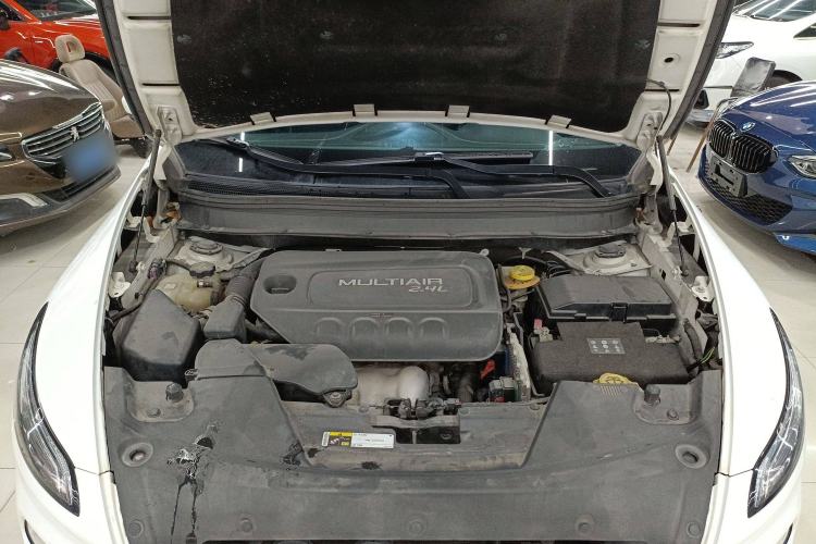 Used Jeep Cherokee 2014 2.4L Urban Edition Engine Bay