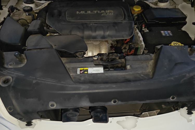 Used Jeep Cherokee 2014 2.4L Luxury Edition Engine Bay