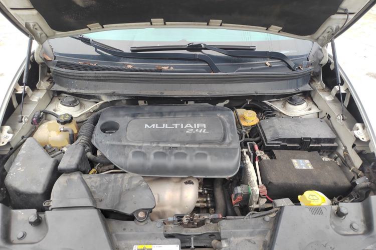 Used Jeep Cherokee 2014 2.4L Urban Edition Engine Bay